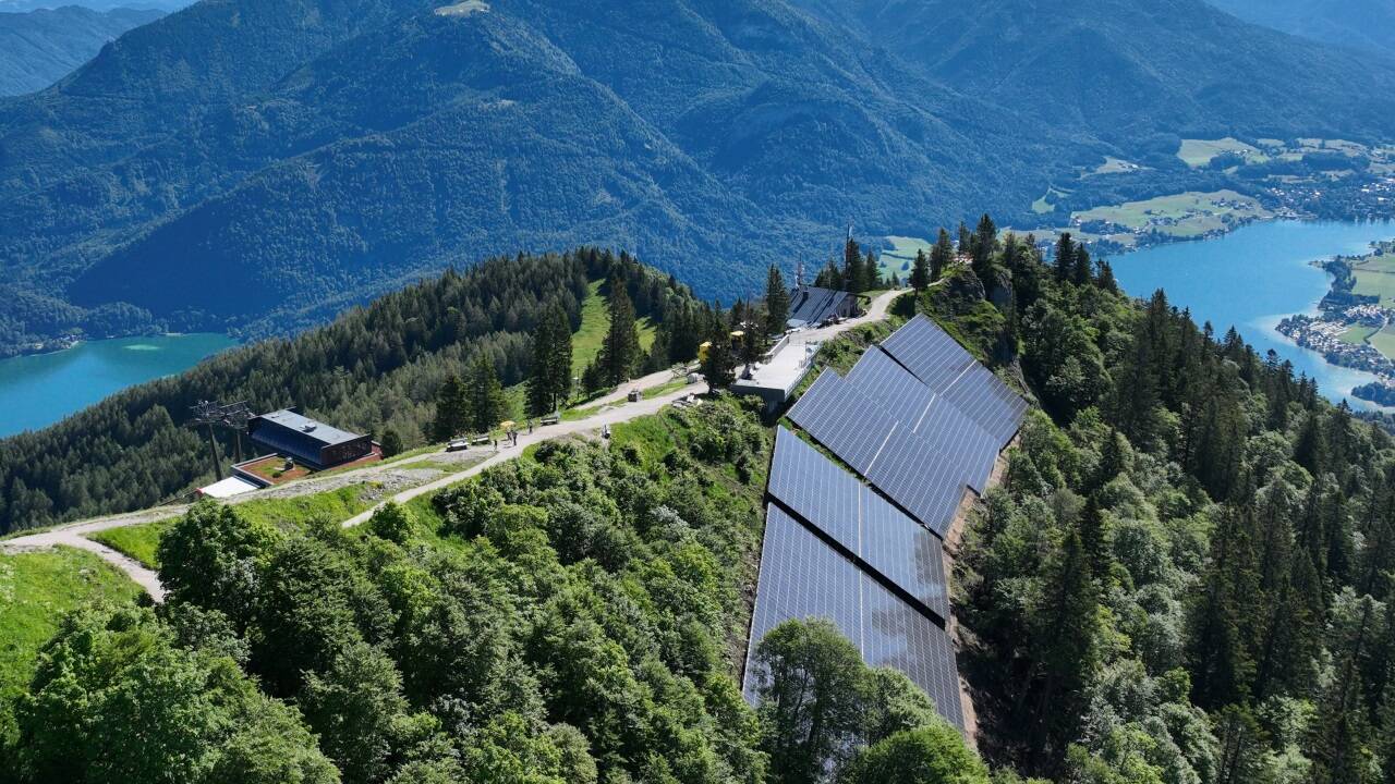 Photovoltaikanlage am Zwölferhorn in St. Gilgen.  