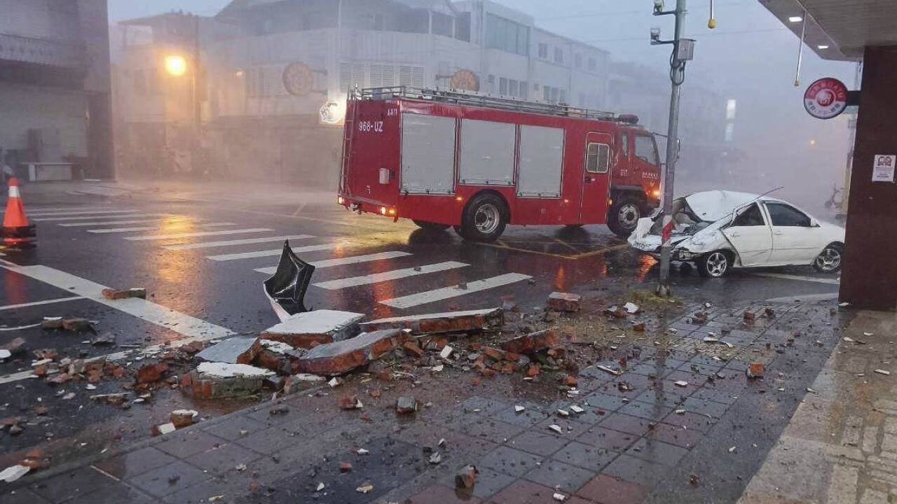 Auch in Taiwan gab es schwere Schäden. Auch in Taiwan gab es schwere Schäden.