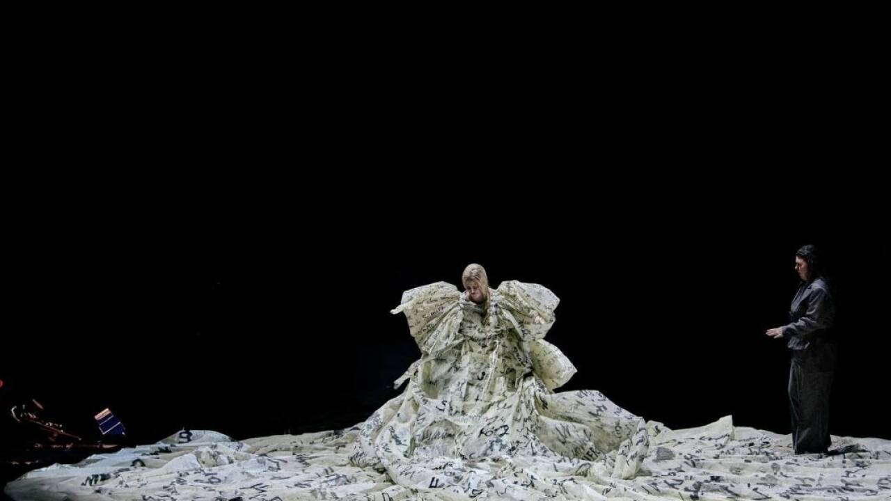 „Tristan und Isolde“, 1. Aufzug: Camilla Nylund (Isolde), Christa Mayer (Brangäne). „Tristan und Isolde“, 1. Aufzug: Camilla Nylund (Isolde), Christa Mayer (Brangäne).