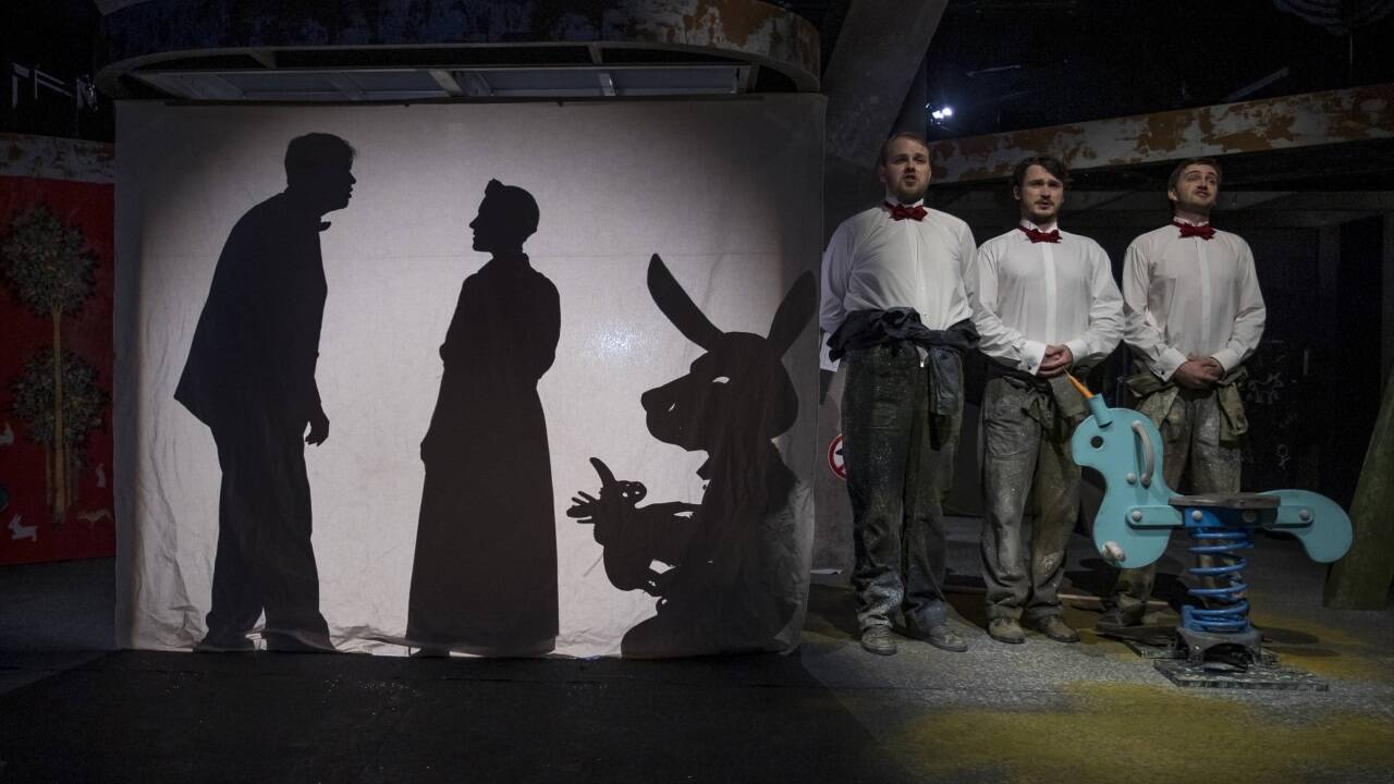  Brett Pruunsild (Der Mann mit dem Drahtesel), Tamara Obermayr (Die Frau mit dem Esel), Manuel Winckhler (Dritter Strolch), Friedemann Gottschlich (Zweiter Strolch), <br />Konstantin Igl (Erster Strolch).<br /> 