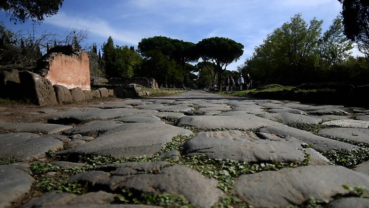 Die Via Appia Antica verbindet Rom mit Brindisi an der Adria 