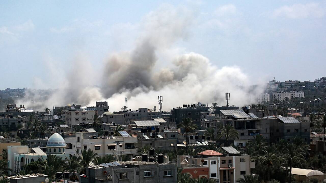 Israelische Luftangriffe auf Deir al-Balah 