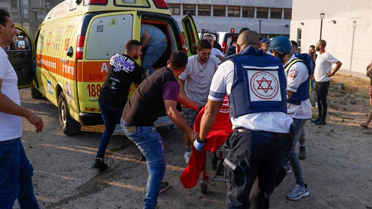 Einsatz der Rettungskräfte im Dorf Majdal al-Shams  Einsatz der Rettungskräfte im Dorf Majdal al-Shams