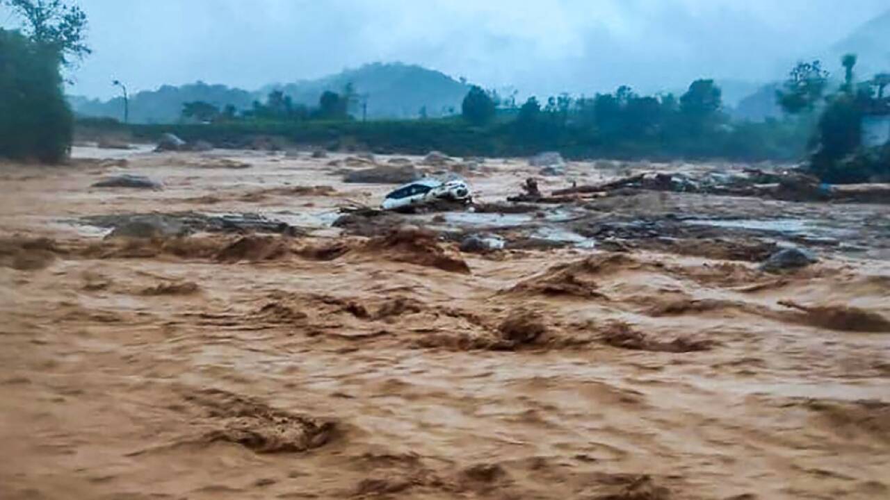 Fahrzeuge wurden weggeschwemmt Fahrzeuge wurden weggeschwemmt
