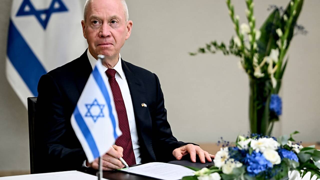 Joav Galant, Verteidigungsminister von Israel, rechtfertigte den Angriff: „Die Hisbollah hat eine rote Linie überschritten.“ 
