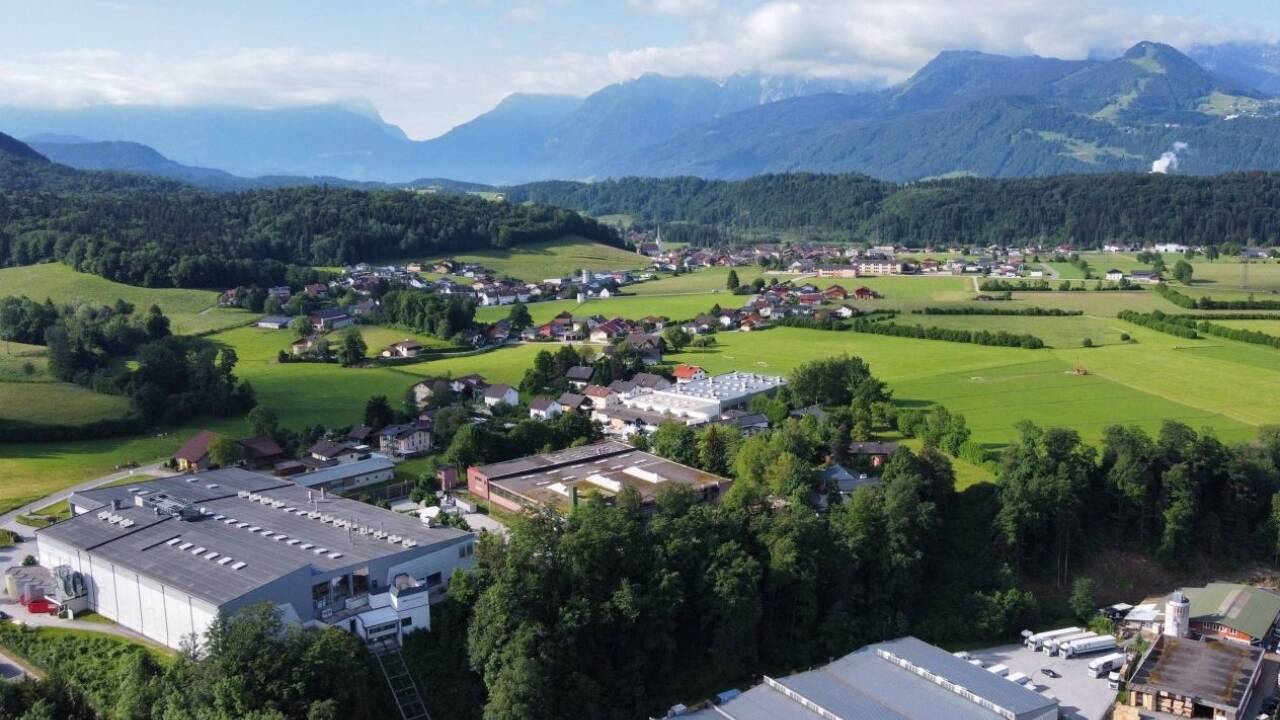 Zu den bestehenden Schlottererwerken (links und unten) soll ein drittes auf den Adnetfeldern (rechts im Bild) kommen. 