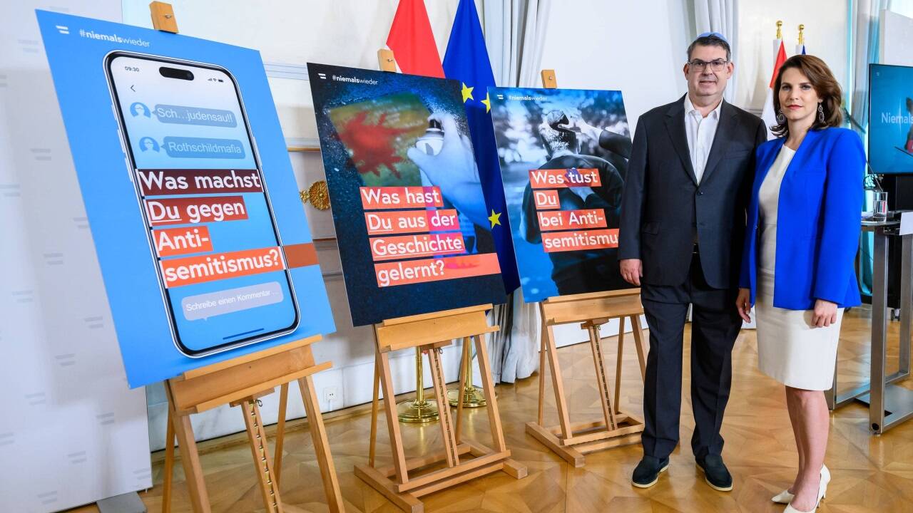 Präsentieren die neue Online-Kampagne gegen Antisemitismus im Netz: IKG-Präsident Oskar Deutsch, Verfassungsministerin Karoline Edtstadler (ÖVP).  