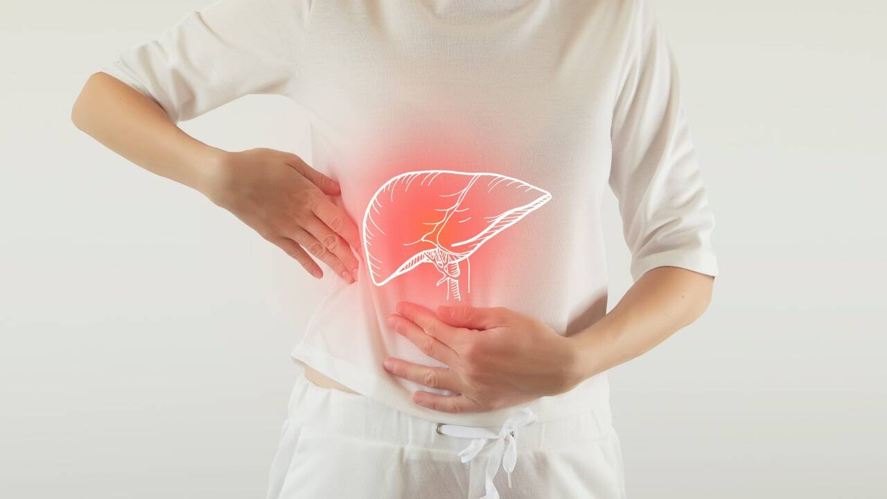 Hepatitis C kann schwerwiegende Folgen wie eine Leberzirrhose haben. Bei frühzeitiger Diagnose ist die Infektion allerdings heilbar. Hepatitis C kann schwerwiegende Folgen wie eine Leberzirrhose haben. Bei frühzeitiger Diagnose ist die Infektion allerdings heilbar.