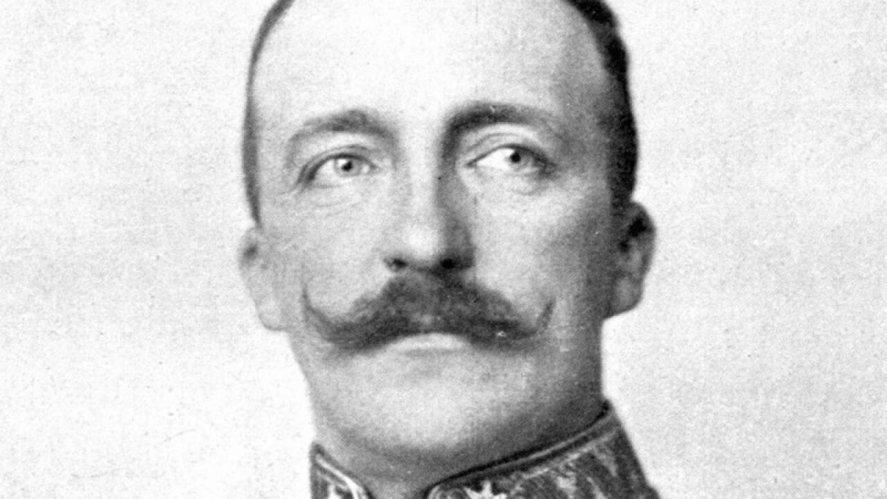 1919: Die sozialistische Regierung Ungarns wird gestürzt und Erzherzog Josef zum Reichsverweser (bis 23. August) erklärt. 1919: Die sozialistische Regierung Ungarns wird gestürzt und Erzherzog Josef zum Reichsverweser (bis 23. August) erklärt.