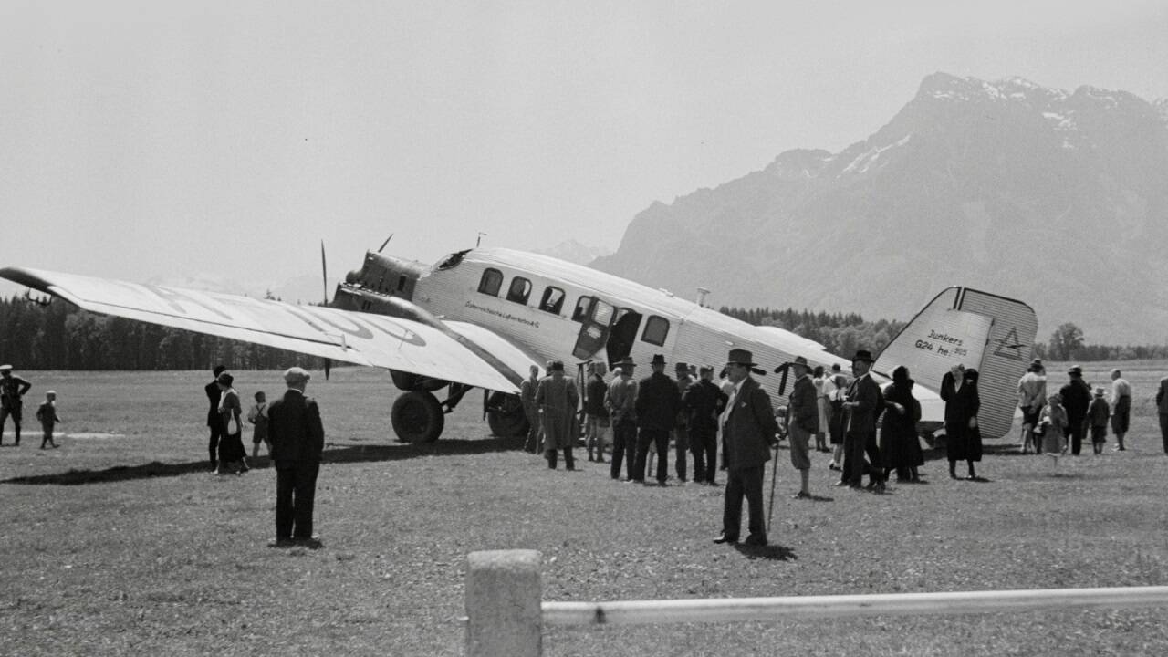 Junkers-Maschine auf dem Flughafen Salzburg. Junkers-Maschine auf dem Flughafen Salzburg.