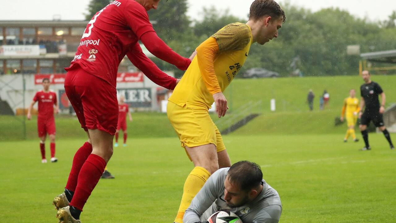 Furkan Günes (am Ball) fehlt Golling den nächsten Wochen. 