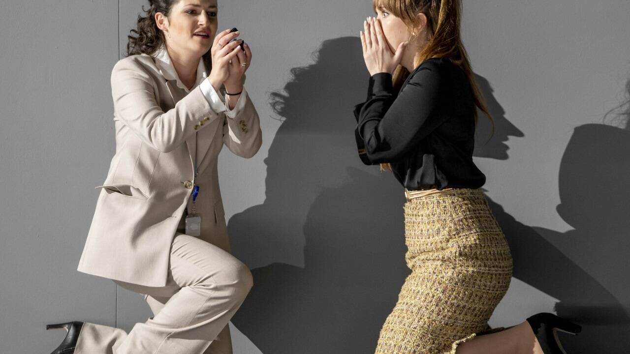 Anna Tetruashvili als Annio, Mélissa Petit als Servilia 