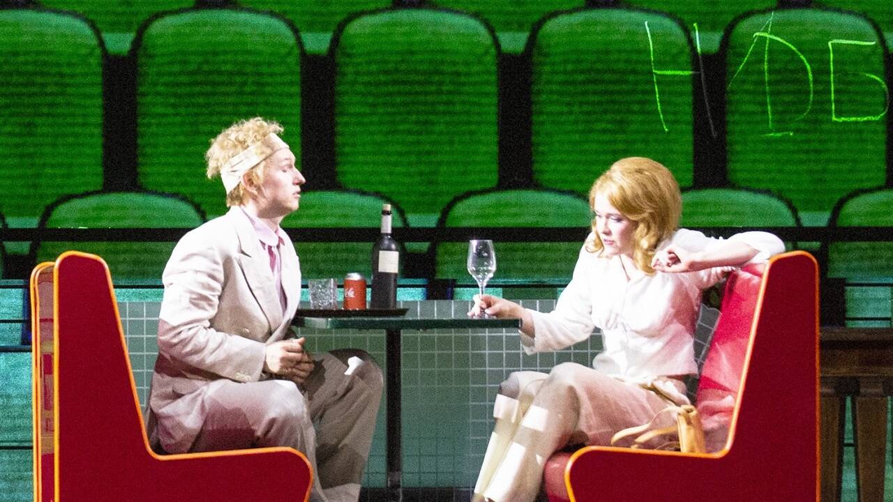 Bogdan Volkov als Myschkin, Xenia Puskarz Thomas als Aglaja. 