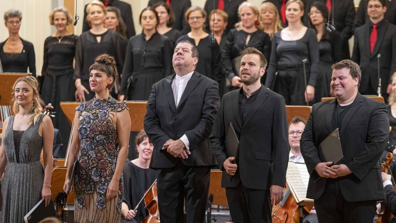 Bilder zur Mozartmatinee mit Dirigent Ivor Bolton, Mozarteumorchester, Bachchor, Giulia Semenzato, Patricia Nolz, Alessandro Fisher und Matthias Winckler. 