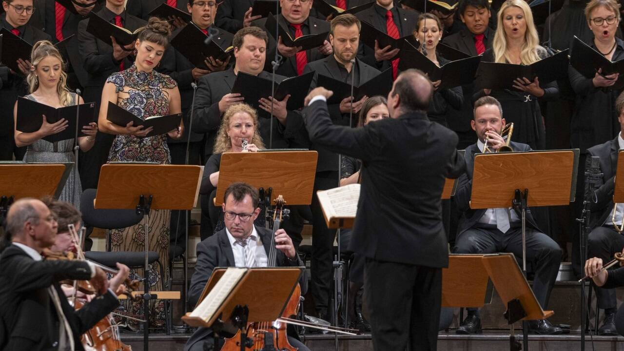 Bilder zur Mozartmatinee mit Dirigent Ivor Bolton, Mozarteumorchester, Bachchor, Giulia Semenzato, Patricia Nolz, Alessandro Fisher und Matthias Winckler. 