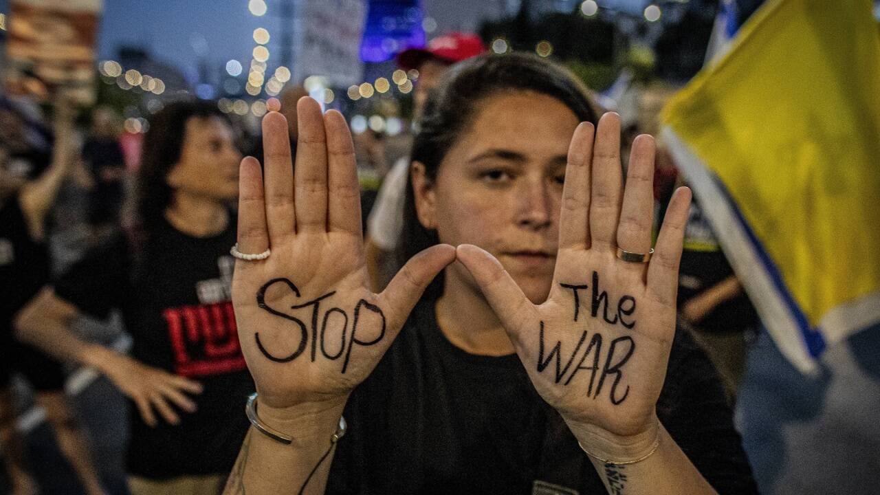 Angehörige der israelischen Geiseln in der Gewalt der Hamas demonstrieren jeden Samstag. Angehörige der israelischen Geiseln in der Gewalt der Hamas demonstrieren jeden Samstag.