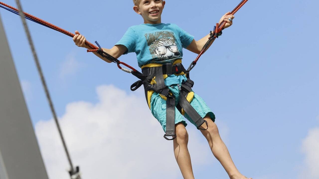 Für Kinder gab es ein großes Angebot: vom Trampolinspringen bis zum Pony reiten. 