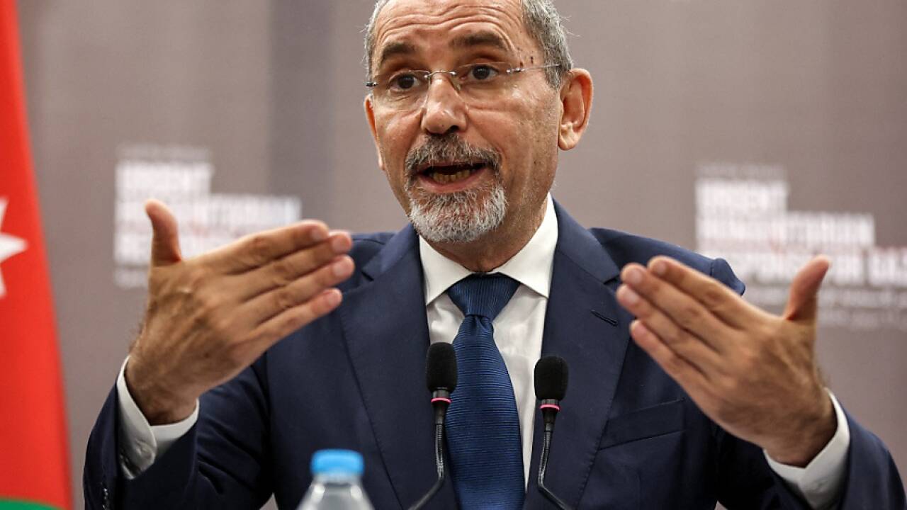 Jordaniens Au§enminister will sich ein Bild verschaffen 
