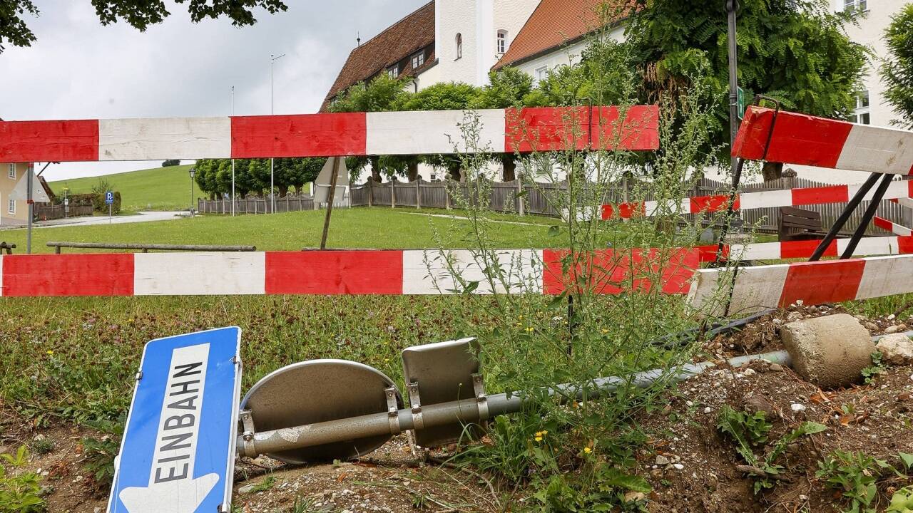 Michaelbeuern muss bei den Arbeiten am Dorfplatz eine Pause einlegen. 