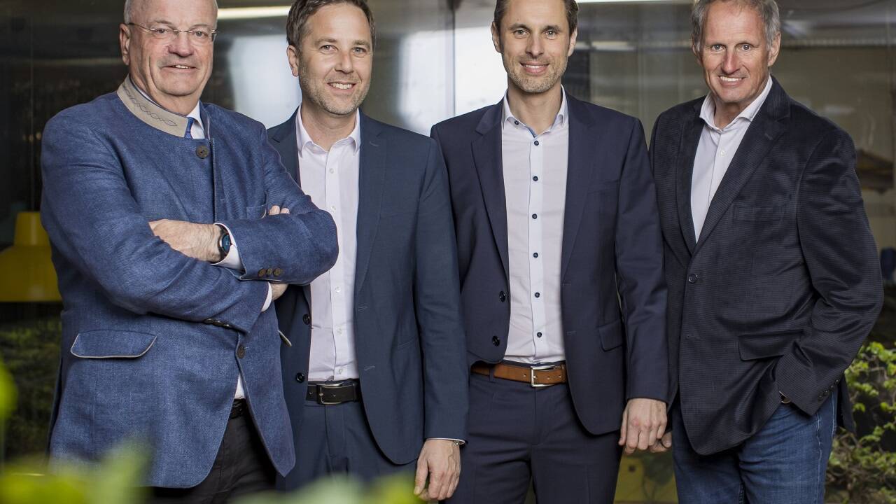 Die scheidenden Geschäftsführer Christian Struber (links auf dem Bild) und Roland Wernik (rechts auf dem Bild) mit dem neuen Geschäftsführungsduo Thomas Maierhofer (zweiter von links) und Georg Grundbichler. 
