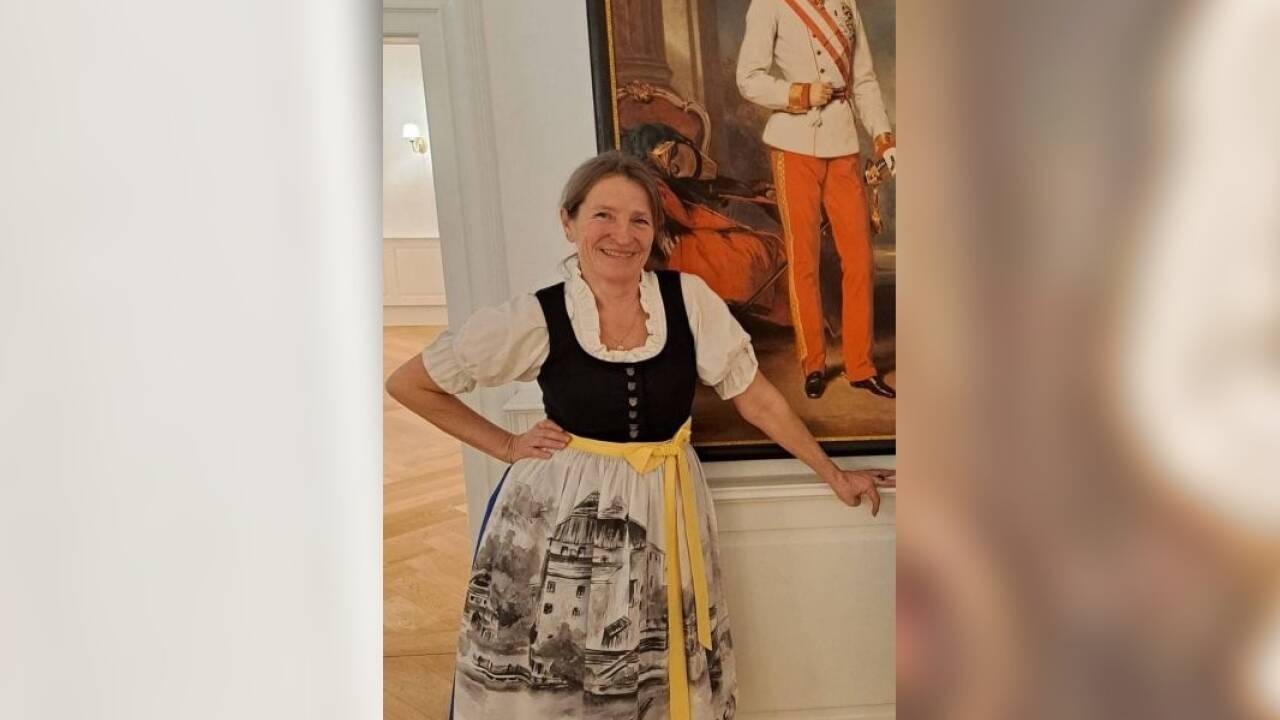 Sabine Jedinger tritt als Rössl-Wirtin Josepha auf.  