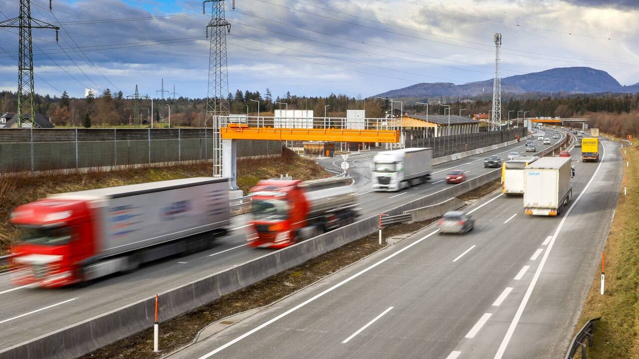 Die überdachte Lkw-Kontrollstelle befindet sich im Kuchler Ortsteil Garnei, kurz vor der Autobahnausfahrt Kuchl. Während Golling den Vollanschluss will, ist Kuchl dagegen.   Die überdachte Lkw-Kontrollstelle befindet sich im Kuchler Ortsteil Garnei, kurz vor der Autobahnausfahrt Kuchl. Während Golling den Vollanschluss will, ist Kuchl dagegen.