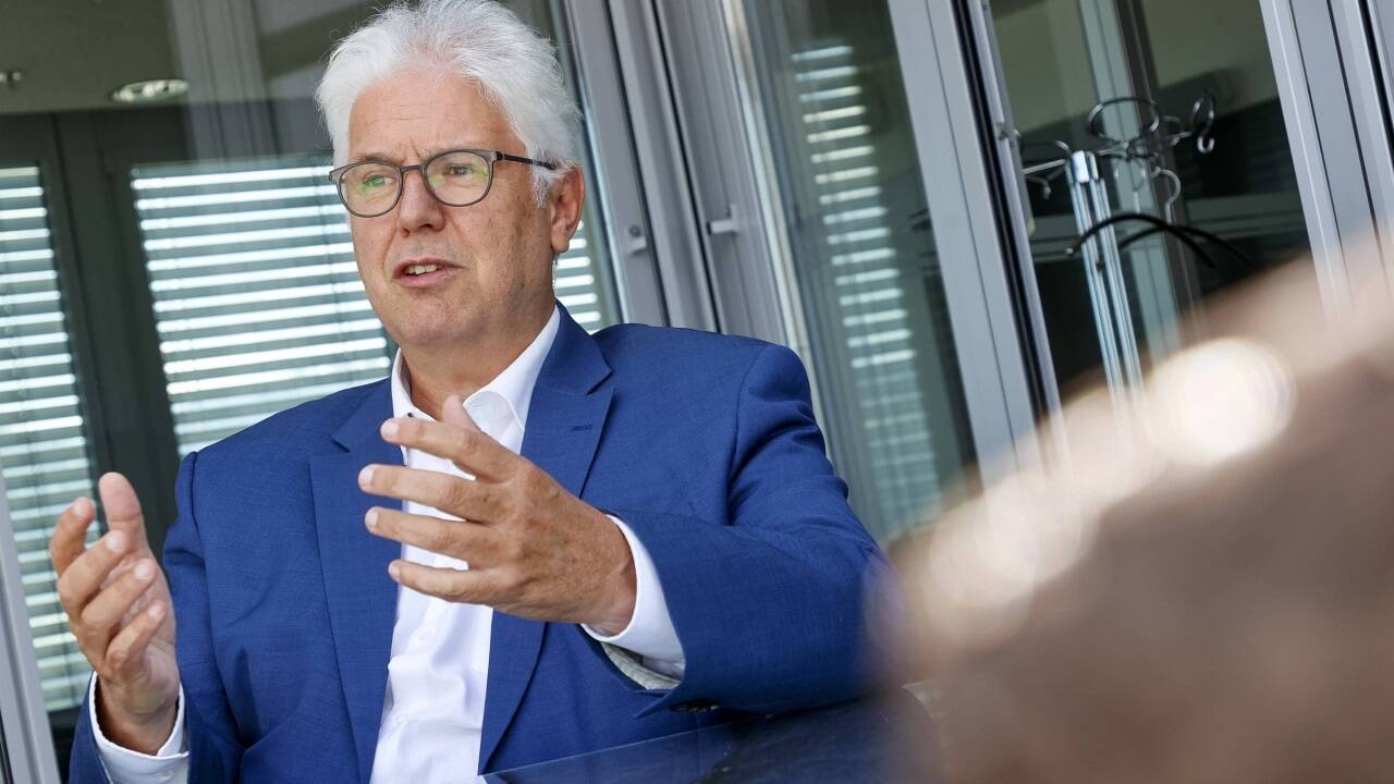 ÖGK-Obmann Andreas Huss sieht das Ende der Einzelordinationen gekommen. Die Kasse setzt auf Primärversorgungszentren – dafür müssten Patienten eben längere Wege in Kauf nehmen. ÖGK-Obmann Andreas Huss sieht das Ende der Einzelordinationen gekommen. Die Kasse setzt auf Primärversorgungszentren – dafür müssten Patienten eben längere Wege in Kauf nehmen.