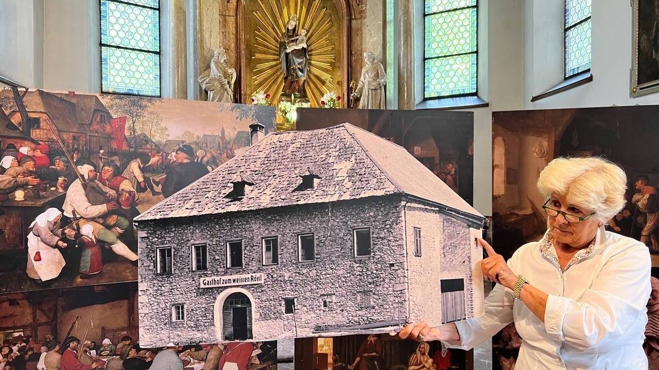 Probe zu „Das weiße Rössl von Lauffen“ in der Pfarrkirche (mit der Darstellerin mit Anni Schmutz).  