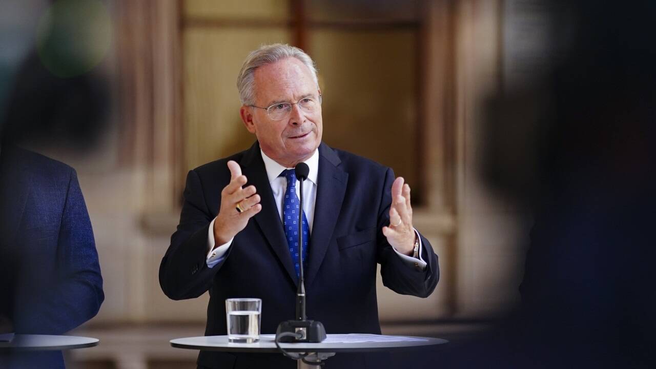 „Produkt einer linkslinken Politik, die vom Schönfärben und vom Zudecken von Problemen lebt“: Karl Mahrer, Obmann der Wiener ÖVP und ehemaliger Polizeigeneral, will eine andere Migrationspolitik. „Produkt einer linkslinken Politik, die vom Schönfärben und vom Zudecken von Problemen lebt“: Karl Mahrer, Obmann der Wiener ÖVP und ehemaliger Polizeigeneral, will eine andere Migrationspolitik.