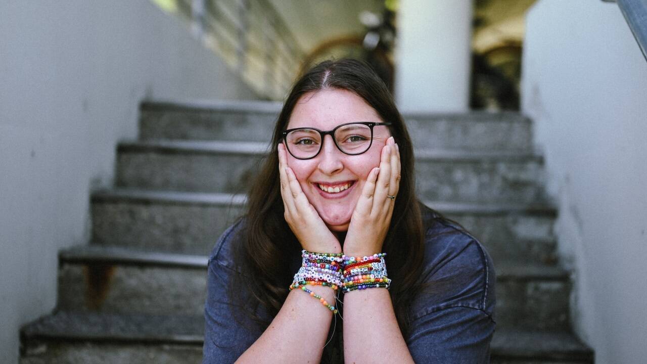 Anna Niederseer ist stolzer Swiftie. Für das Konzert in Wien hat sie Freundschaftsarmbänder gemacht, die sie dort tauschen wollte. 