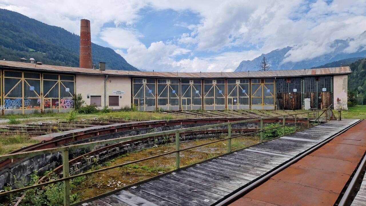 Bereits in der zweiten Jahreshälfte 2025 sollten die Arbeiten an der Bischofshofener Remise beginnen.   Bereits in der zweiten Jahreshälfte 2025 sollten die Arbeiten an der Bischofshofener Remise beginnen.