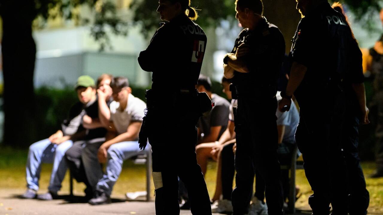 Bandenkriminalität: Schwerpunktkontrolle in einem Park Bandenkriminalität: Schwerpunktkontrolle in einem Park