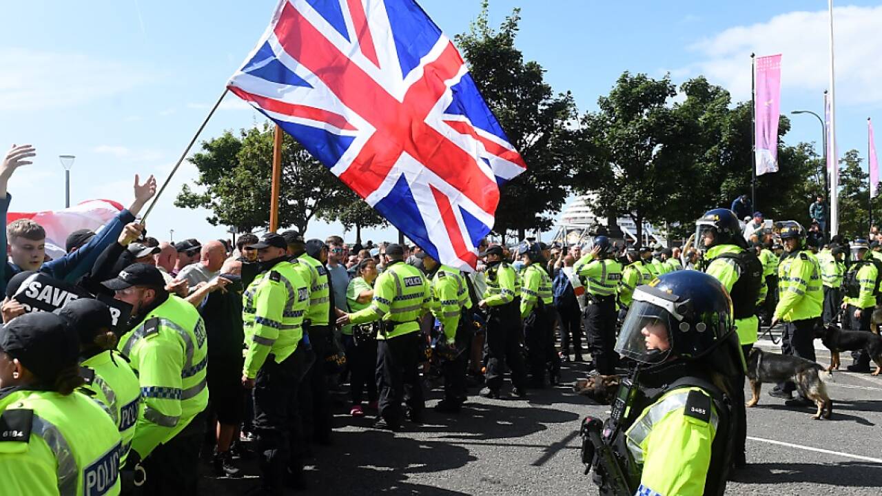 Britische Polizei bereitet sich auf weitere Proteste vor  Britische Polizei bereitet sich auf weitere Proteste vor