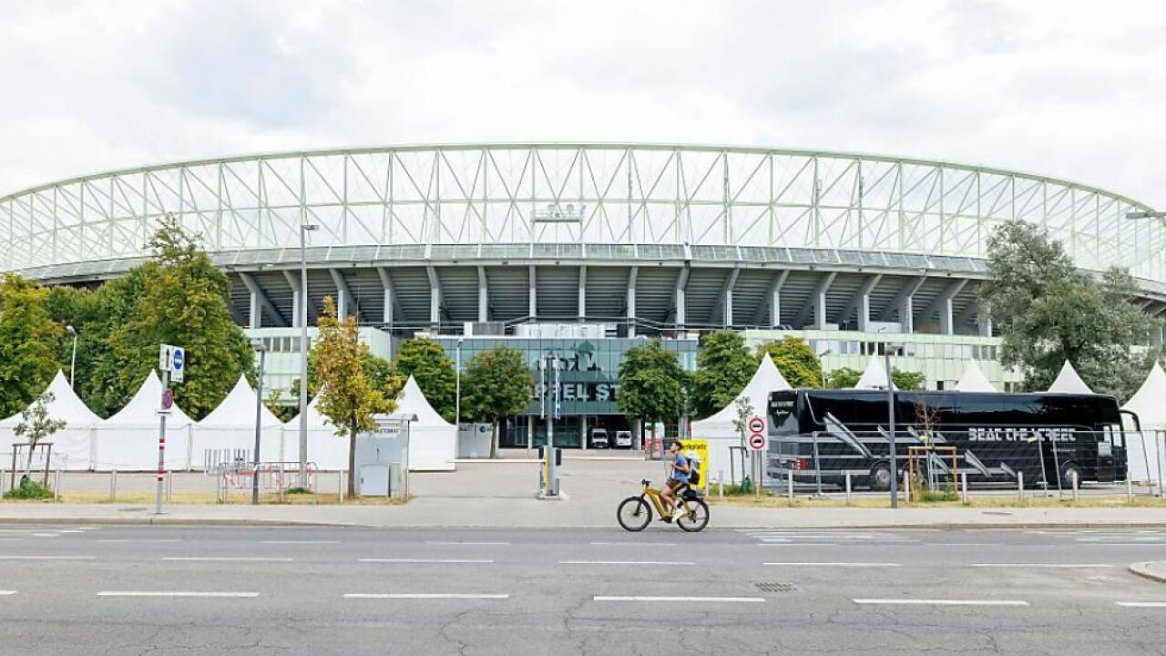 Ein Bild des Jammers statt vorfreudiger Fans vor dem Happel-Stadion 