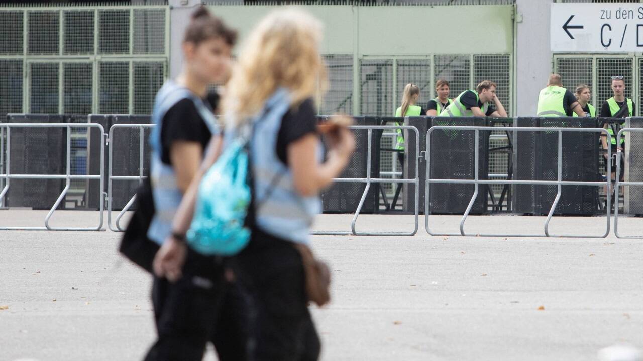 Gespenstische Stille vor dem Wiener Happel-Stadion, das Ziel eines Terrorangriffs hätte werden sollen. 