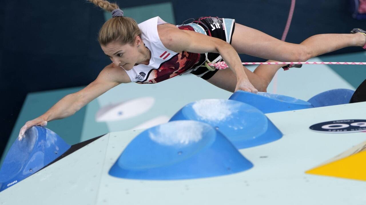 Jessica Pilz steht im Finale des olympischen Kletter-Bewerbs.  Jessica Pilz steht im Finale des olympischen Kletter-Bewerbs.