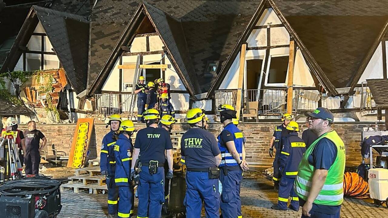 Rettungskräfte bei der Arbeit 