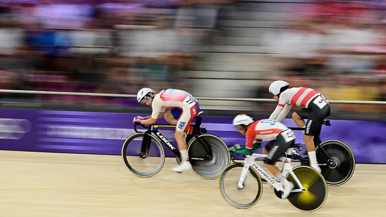 Tim Wafler (hinten) am Hinterrad von Olympiasieger Benjamin Thomas  Tim Wafler (hinten) am Hinterrad von Olympiasieger Benjamin Thomas