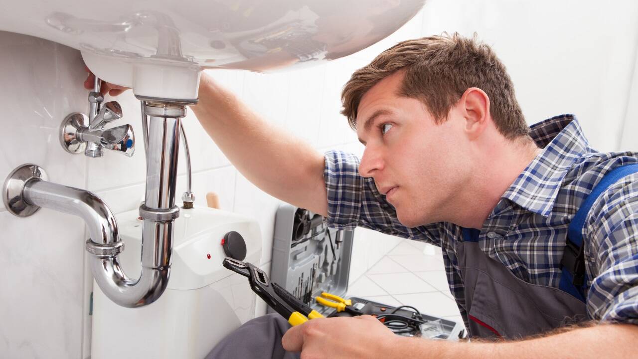 Darf der Handwerker die Anfahrtspauschale zwei Mal verrechnen, wenn er ein Werkzeug in der Firma vergessen hat? 