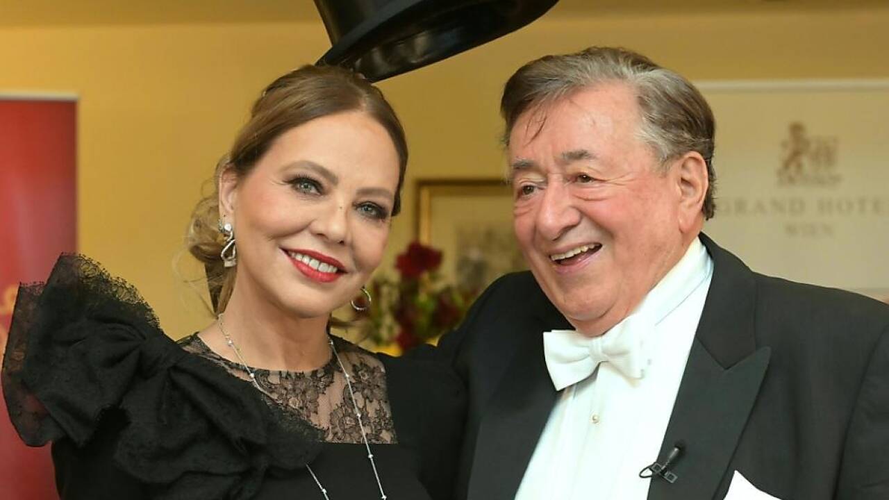 Richard Lugner kam 2020 mit Ornella Mutti zum Opernball.  