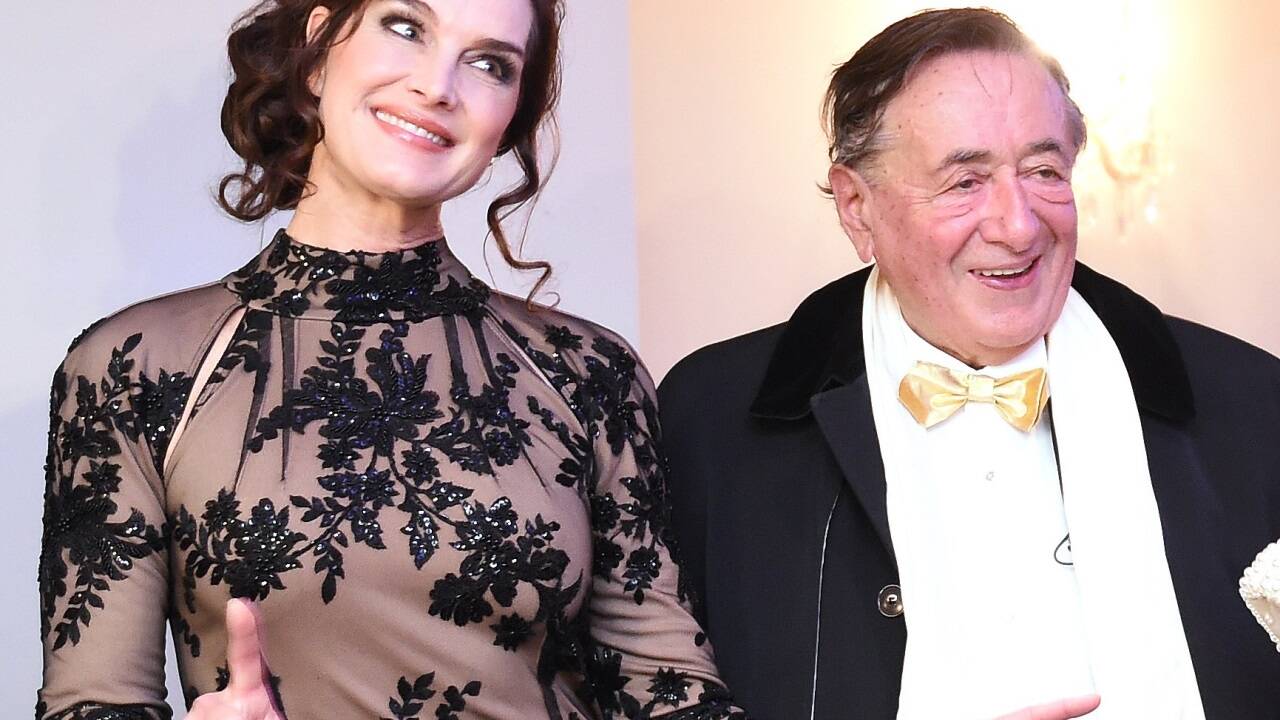 Promigast am Opernball: 4. Februar 2016 – Brooke Shields mit Richard Lugner.  
