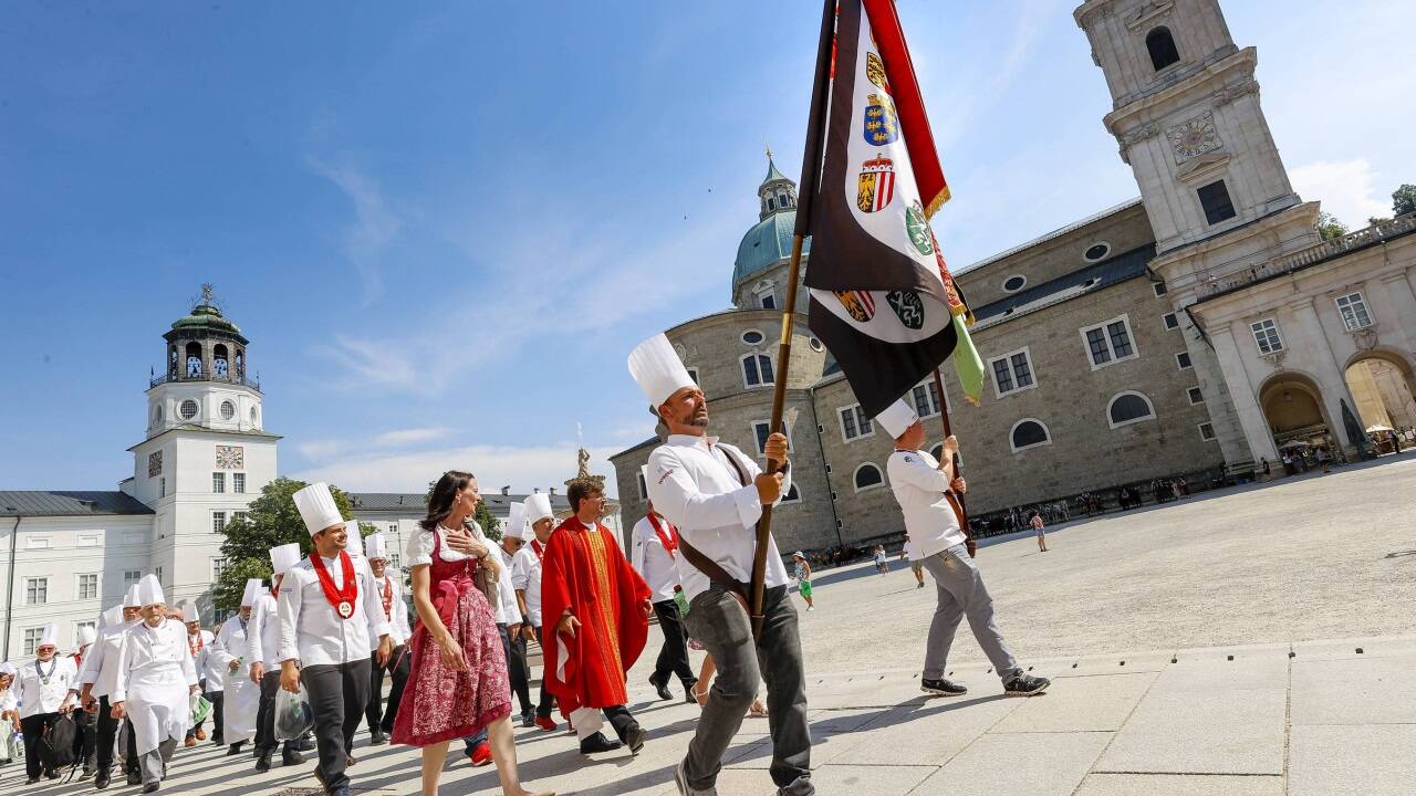 Rund 200 Köchinnen und Köche zogen am Montag durch die Altstadt. 