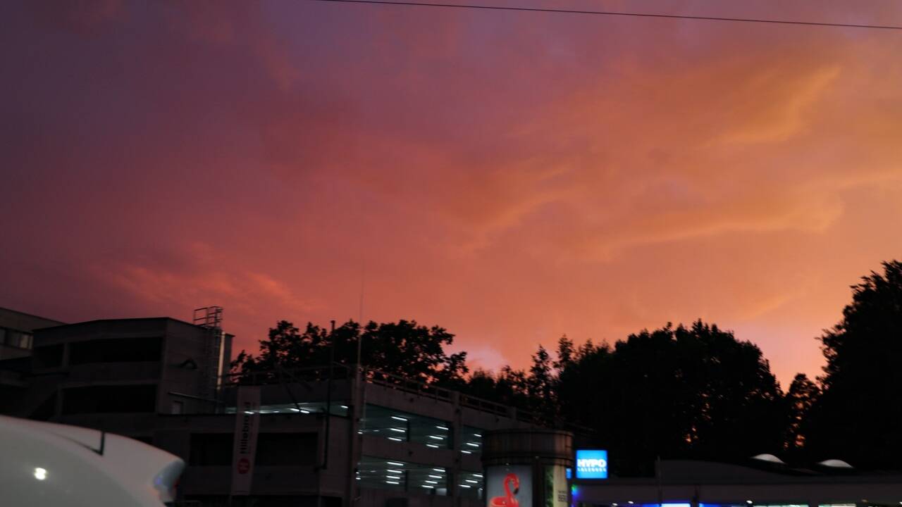 Auf rosa Wolkenstimmung in der Stadt Salzburg ... 