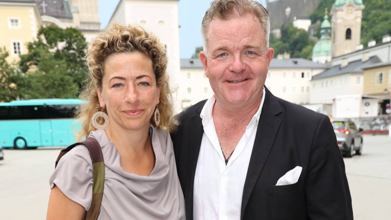 Ex-Jedermann Cornelius Obonya und Frau und Regisseurin Carolin Pienkos bei den Salzburger Festspielen.  