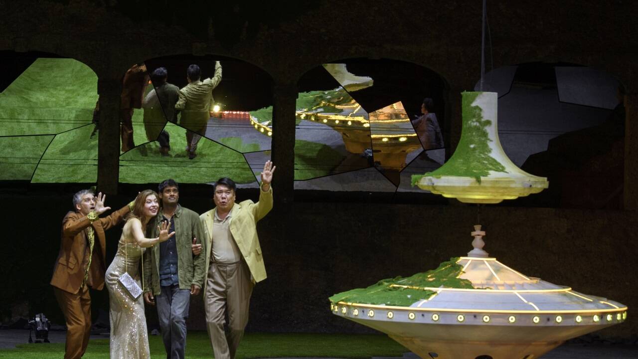 Juan Francisco Gatell als Marquis, Nicole Chirka als Blanche, Sean Panikkar als Alexej, Peixin Chen als General. 