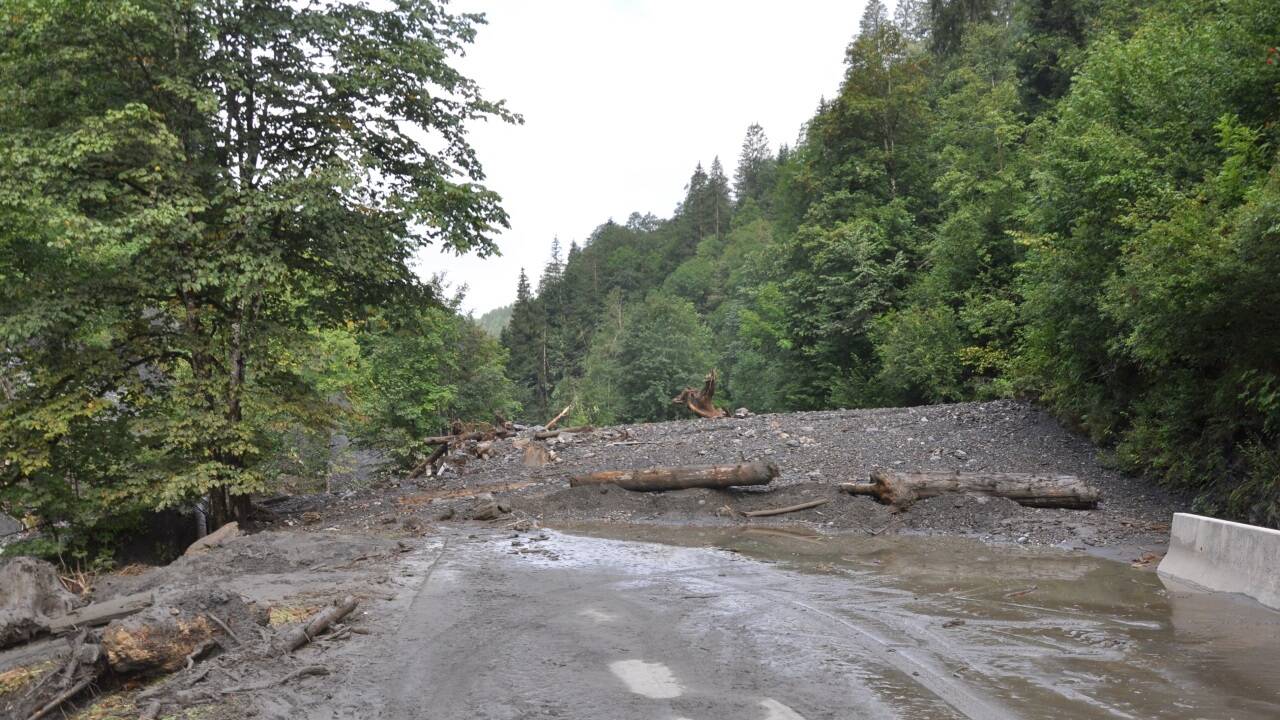 Ein heftiges Unwetter zog gestern über den Pongau hinweg und hinterließ entlang der Wagrainer Straße von Wagrain aus in Richtung St. Johann eine Spur der Verwüstung. 