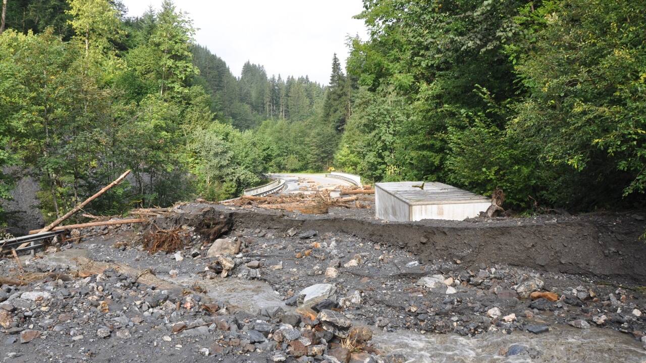 Ein heftiges Unwetter zog gestern über den Pongau hinweg und hinterließ entlang der Wagrainer Straße von Wagrain aus in Richtung St. Johann eine Spur der Verwüstung. 