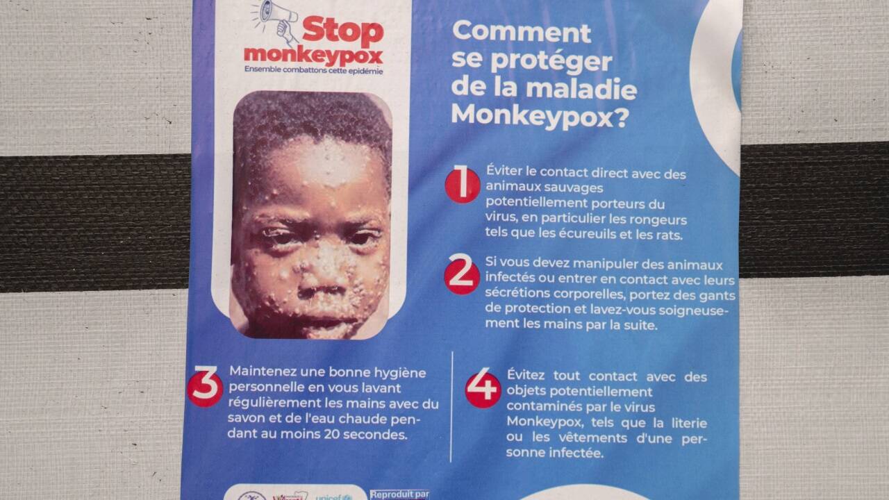 Ein Plakat in einem Krankenhaus in der DR Kongo, das Bewusstsein für Mpox schaffen will.  