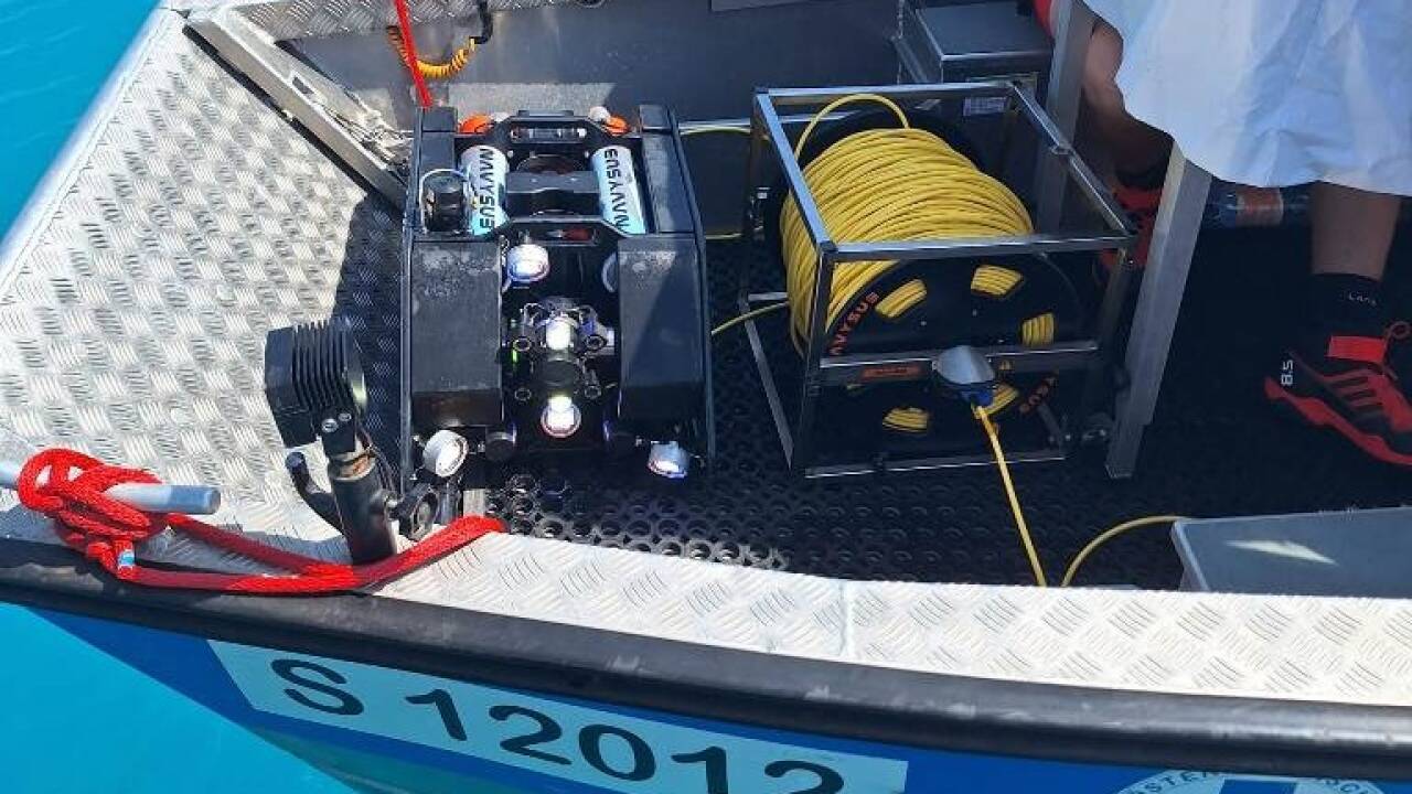Die Wasserrettung Salzburg half bei der Bergung des Segelboots. 