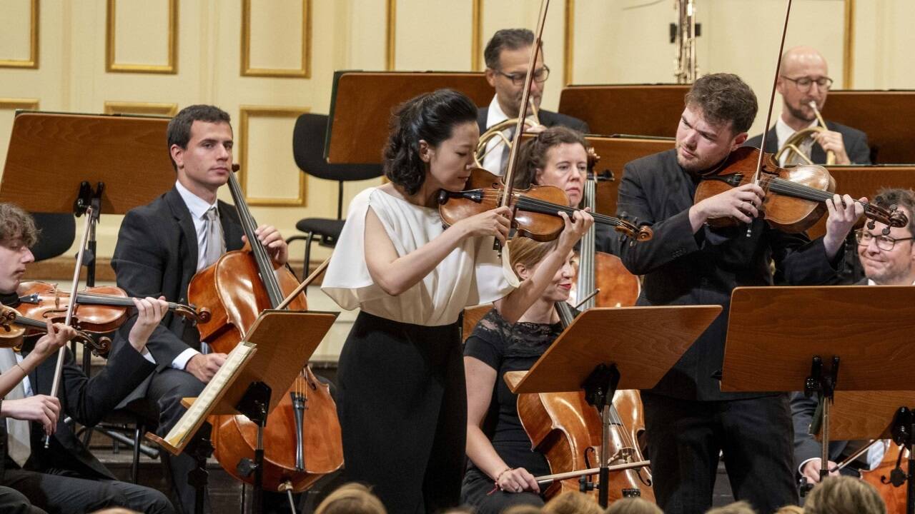 Clara-Jumi Kang, Violine, und Timothy Ridout, Viola , am Wochenende in der Mozart-Matinee. Clara-Jumi Kang, Violine, und Timothy Ridout, Viola , am Wochenende in der Mozart-Matinee.